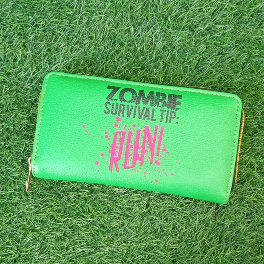 👄 👻 Green "Zombie Survival Tip: Run!" Zip Around Wallet